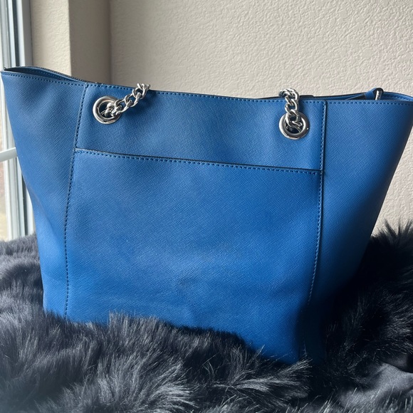 Calvin Klein Large Silver Chain Blue Tote Bag - Picture 4 of 5